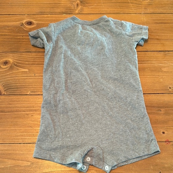 Nike Infant Gray Romper with Black Logo 9 months - Picture 4 of 4